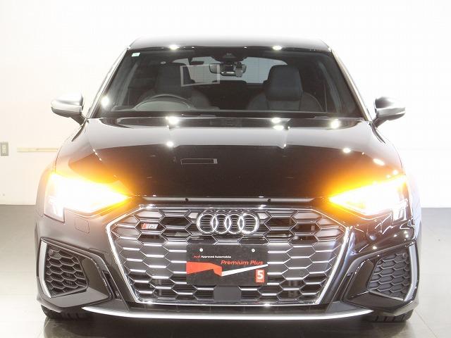 Ｓ３ スポーツバック　ダンピングコントロールサスペンション　ファインナッパレザー　アウディドライブセレクト　カラードブレーキキャリパー　レッド　リヤシートＵＳＢ（5枚目）