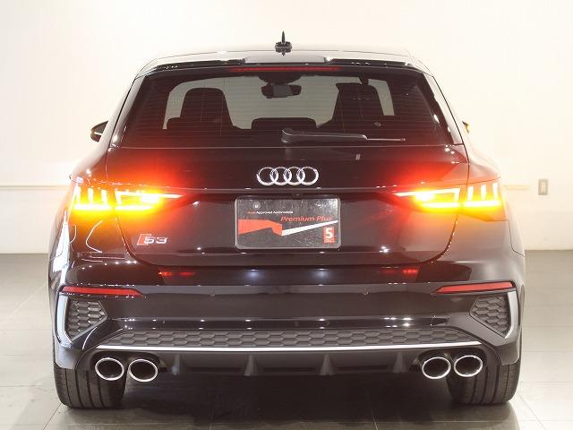 Ｓ３ スポーツバック　ダンピングコントロールサスペンション　ファインナッパレザー　アウディドライブセレクト　カラードブレーキキャリパー　レッド　リヤシートＵＳＢ（11枚目）