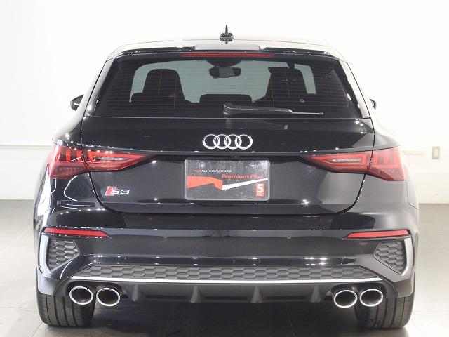 Ｓ３ スポーツバック　ダンピングコントロールサスペンション　ファインナッパレザー　アウディドライブセレクト　カラードブレーキキャリパー　レッド　リヤシートＵＳＢ（12枚目）