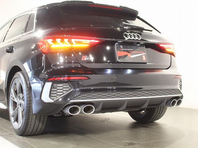 Ｓ３ スポーツバック　ダンピングコントロールサスペンション　ファインナッパレザー　アウディドライブセレクト　カラードブレーキキャリパー　レッド　リヤシートＵＳＢ（40枚目）