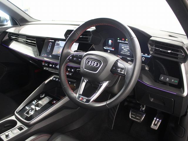Ｓ３ スポーツバック　ダンピングコントロールサスペンション　ファインナッパレザー　アウディドライブセレクト　カラードブレーキキャリパー　レッド　リヤシートＵＳＢ（73枚目）