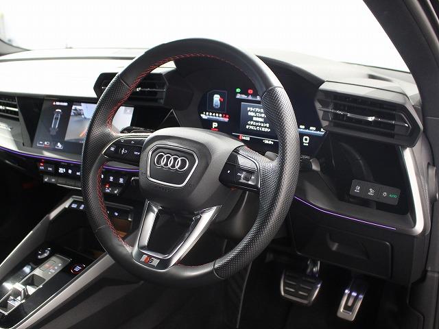 Ｓ３ スポーツバック　ダンピングコントロールサスペンション　ファインナッパレザー　アウディドライブセレクト　カラードブレーキキャリパー　レッド　リヤシートＵＳＢ（75枚目）