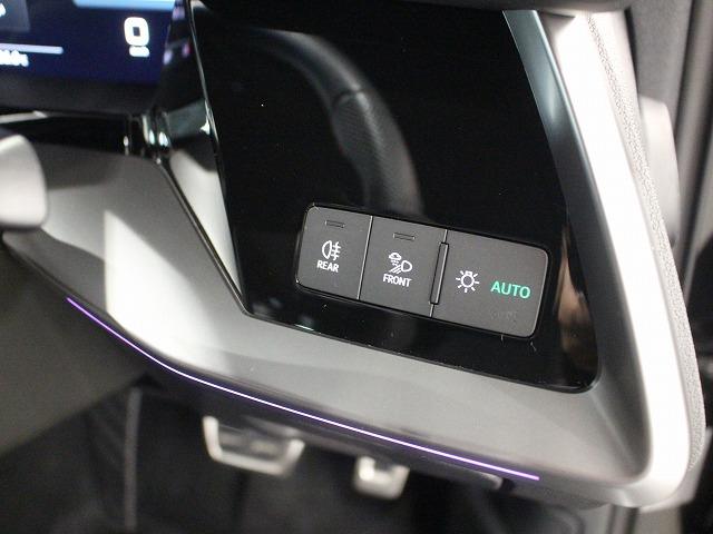 Ｓ３ スポーツバック　ダンピングコントロールサスペンション　ファインナッパレザー　アウディドライブセレクト　カラードブレーキキャリパー　レッド　リヤシートＵＳＢ（76枚目）