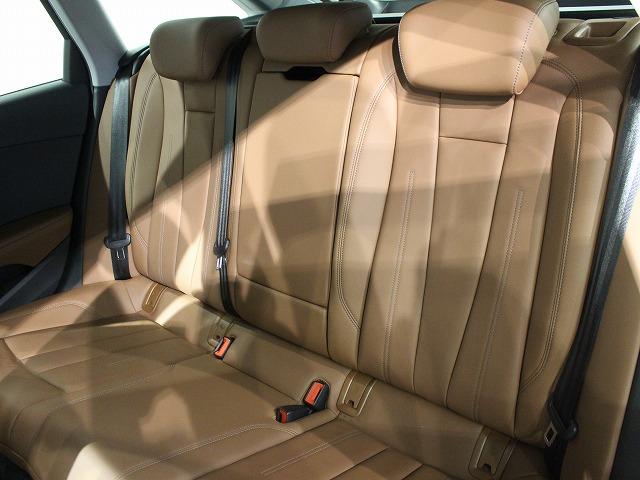 A4アバント 認定中古車 パーシャルレザー パノラマサンルーフ コンフォートパッケージ Bang & Olufsen ダンピングコントロールスポーツサスペンション プライバシーガラス パドルシフト ヒーター(69枚目)