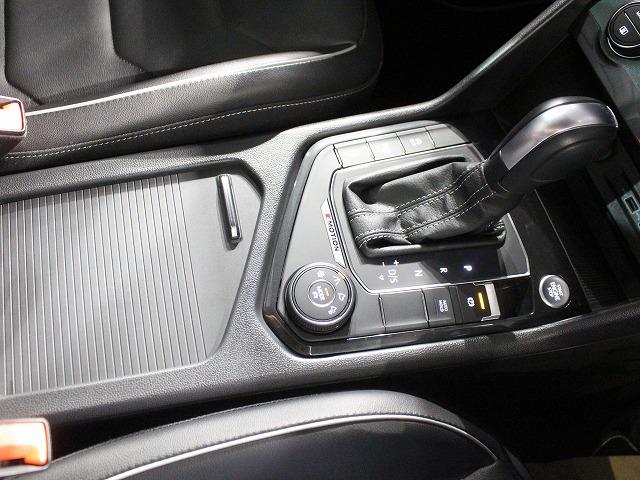 ティグアン ＴＤＩ　４モーション　Ｒライン　ディナウディオ　４ＭＯＴＩＯＮ（四輪駆動）　ディーゼルモデル　ヒートシーター　レザーシート　ディープブラックパールエフェクト　パワーシート（13枚目）