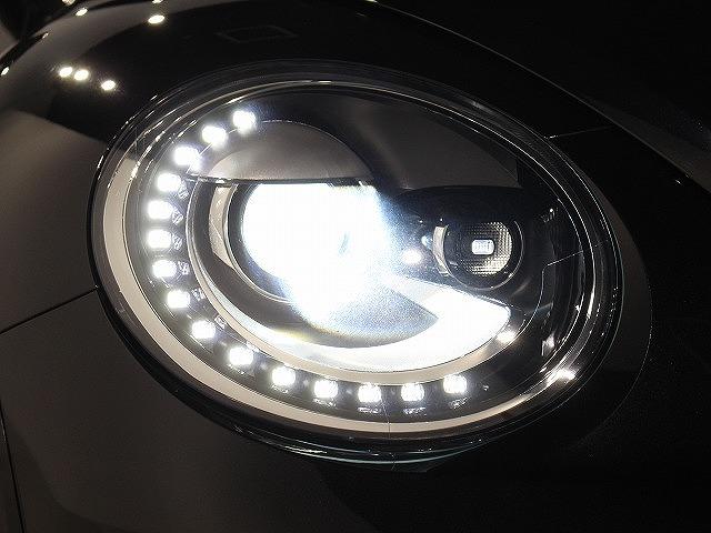 ザ・ビートル Ｒラインマイスター　バイキセノンヘッドライト　クルーズコントロール　インテリアアンビエントライト　リヤスポイラー　純正１８インチアルミホイール　ブラインドスポットディテクション（5枚目）