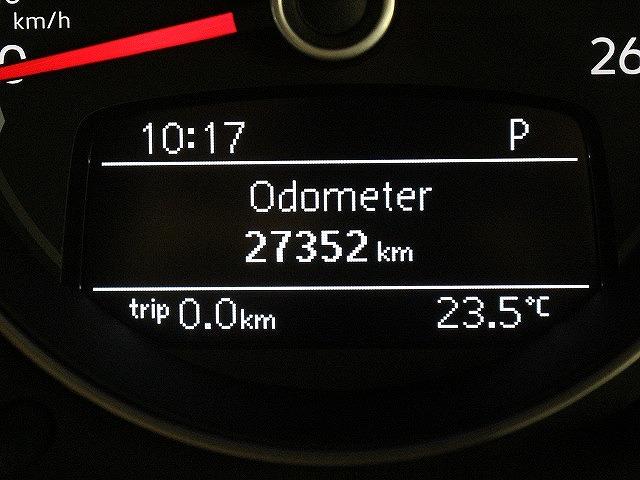 ザ・ビートル Ｒラインマイスター　バイキセノンヘッドライト　クルーズコントロール　インテリアアンビエントライト　リヤスポイラー　純正１８インチアルミホイール　ブラインドスポットディテクション（13枚目）