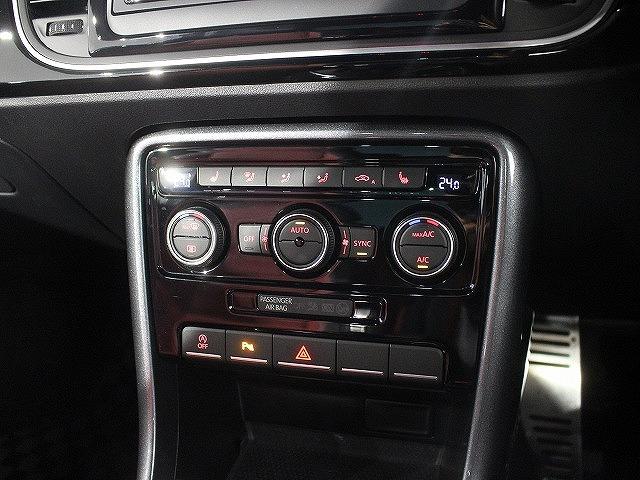 ザ・ビートル Ｒラインマイスター　バイキセノンヘッドライト　クルーズコントロール　インテリアアンビエントライト　リヤスポイラー　純正１８インチアルミホイール　ブラインドスポットディテクション（17枚目）