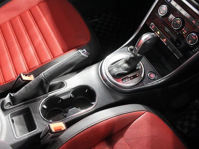 ザ・ビートル Ｒラインマイスター　バイキセノンヘッドライト　クルーズコントロール　インテリアアンビエントライト　リヤスポイラー　純正１８インチアルミホイール　ブラインドスポットディテクション（19枚目）