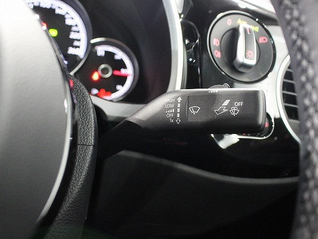 ザ・ビートル Ｒラインマイスター　バイキセノンヘッドライト　クルーズコントロール　インテリアアンビエントライト　リヤスポイラー　純正１８インチアルミホイール　ブラインドスポットディテクション（22枚目）