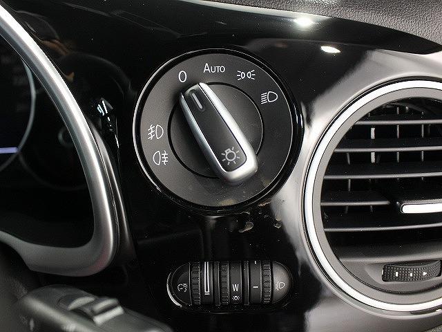 ザ・ビートル Ｒラインマイスター　バイキセノンヘッドライト　クルーズコントロール　インテリアアンビエントライト　リヤスポイラー　純正１８インチアルミホイール　ブラインドスポットディテクション（33枚目）