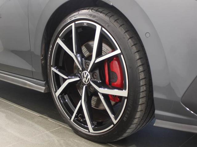 ゴルフGTI ベースグレード カープレイ対応 アンビエントライト トラベルアシスト クルーズコントロール 障害物センサー ワンオーナー 純正ホイール 禁煙車(9枚目)