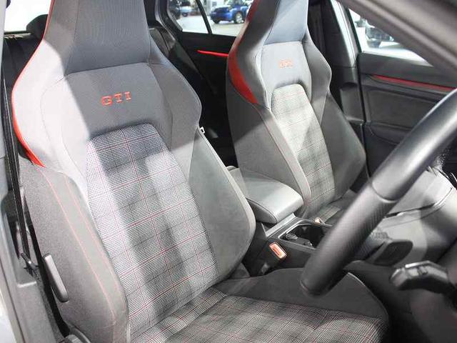 ゴルフGTI ベースグレード カープレイ対応 アンビエントライト トラベルアシスト クルーズコントロール 障害物センサー ワンオーナー 純正ホイール 禁煙車(38枚目)