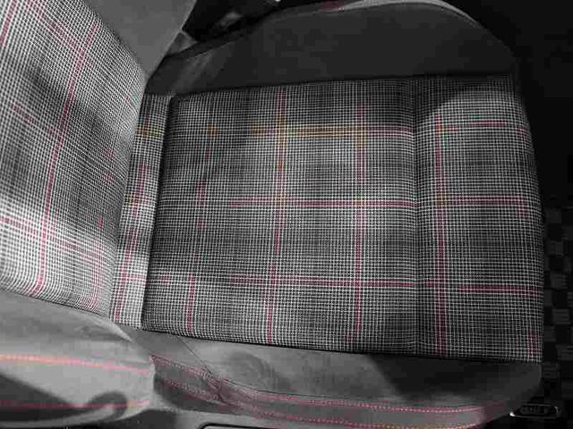 ゴルフGTI ベースグレード カープレイ対応 アンビエントライト トラベルアシスト クルーズコントロール 障害物センサー ワンオーナー 純正ホイール 禁煙車(40枚目)