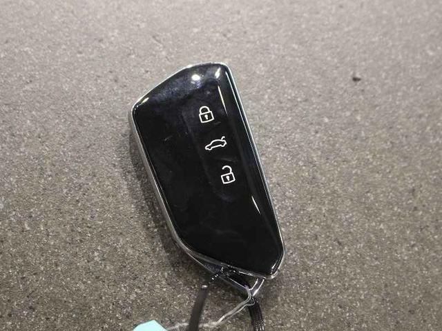 ゴルフヴァリアント eTSI Rライン カープレイ対応 アンビエントライト トラベルアシスト クルーズコントロール 障害物センサー マイルドハイブリット ワンオーナー 純正ホイール 禁煙車(50枚目)