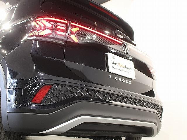 Ｔ－クロス ＴＳＩ　Ｒライン　フォルクスワーゲン　新型Ｔ－ＣＲＯＳＳ　ＴＳＩ　Ｒ－Ｌｉｎｅ　ディープブラックパールエフェクト　試乗車　ＣＡＲＰＬＡＹ対応（21枚目）