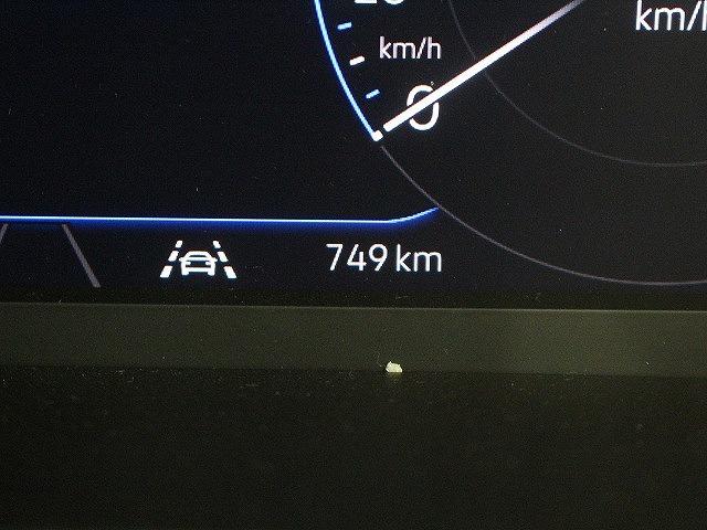 Ｔ－クロス ＴＳＩ　Ｒライン　フォルクスワーゲン　新型Ｔ－ＣＲＯＳＳ　ＴＳＩ　Ｒ－Ｌｉｎｅ　ディープブラックパールエフェクト　試乗車　ＣＡＲＰＬＡＹ対応（24枚目）