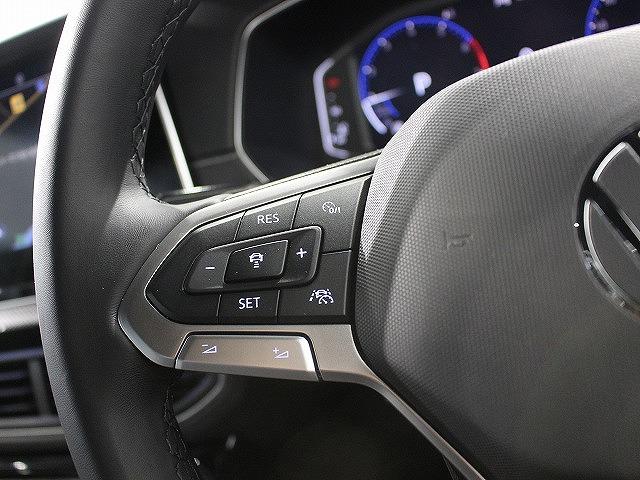Ｔ－クロス ＴＳＩ　Ｒライン　フォルクスワーゲン　新型Ｔ－ＣＲＯＳＳ　ＴＳＩ　Ｒ－Ｌｉｎｅ　ディープブラックパールエフェクト　試乗車　ＣＡＲＰＬＡＹ対応（35枚目）