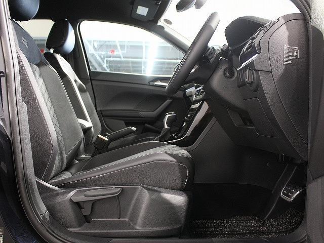 Ｔ－クロス ＴＳＩ　Ｒライン　フォルクスワーゲン　新型Ｔ－ＣＲＯＳＳ　ＴＳＩ　Ｒ－Ｌｉｎｅ　ディープブラックパールエフェクト　試乗車　ＣＡＲＰＬＡＹ対応（46枚目）