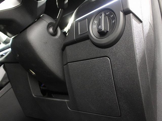 Ｔ－クロス ＴＳＩ　Ｒライン　フォルクスワーゲン　新型Ｔ－ＣＲＯＳＳ　ＴＳＩ　Ｒ－Ｌｉｎｅ　ディープブラックパールエフェクト　試乗車　ＣＡＲＰＬＡＹ対応（49枚目）