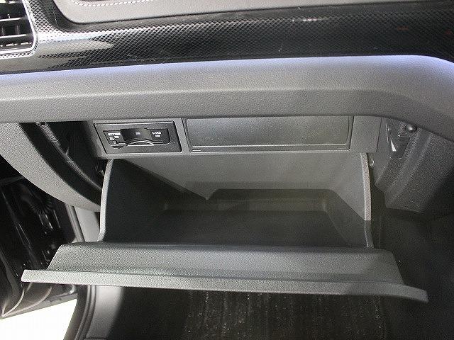 Ｔ－クロス ＴＳＩ　Ｒライン　フォルクスワーゲン　新型Ｔ－ＣＲＯＳＳ　ＴＳＩ　Ｒ－Ｌｉｎｅ　ディープブラックパールエフェクト　試乗車　ＣＡＲＰＬＡＹ対応（59枚目）