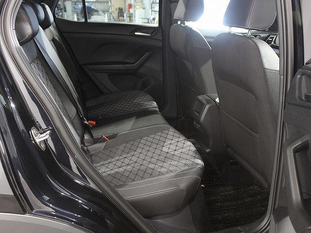 Ｔ－クロス ＴＳＩ　Ｒライン　フォルクスワーゲン　新型Ｔ－ＣＲＯＳＳ　ＴＳＩ　Ｒ－Ｌｉｎｅ　ディープブラックパールエフェクト　試乗車　ＣＡＲＰＬＡＹ対応（64枚目）