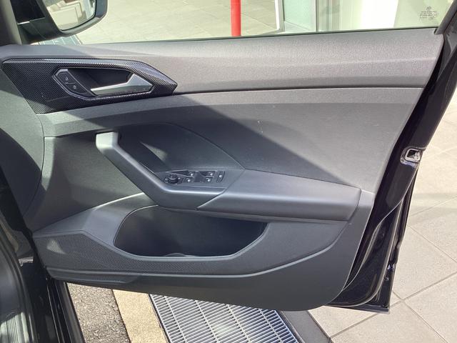 T-クロス TSI アクティブ アダティブクルーズコントロール レーンキープアシスト ディープブラックパールエフェクト LEDヘッドライト CARPLAY搭載(15枚目)