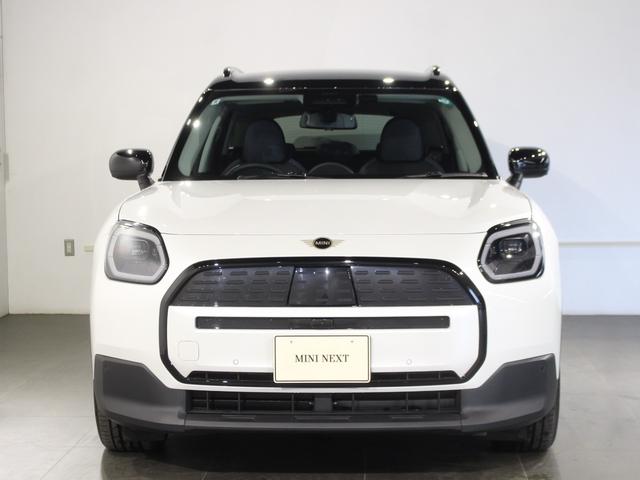 ＭＩＮＩ カントリーマンＥ　クラシック・トリム　デモカー／ＣＬＡＳＳＩＣ／認定中古車／ディーラー／シートヒーター／Ｈａｒｍａｎ　Ｋａｒｄｏｎ／ステアリングヒーター／ＬＥＤ－ヘッドライト／ハイビームアシスタント／Ｃｌａｓｓｉｃ　Ｔｒｉｍ／正規ディーラ（3枚目）