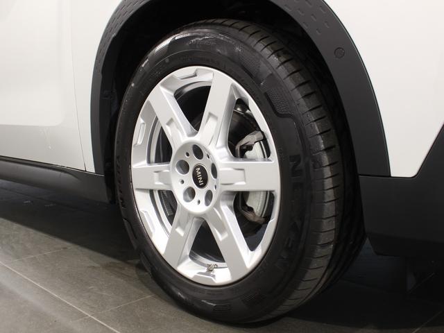 ＭＩＮＩ カントリーマンＥ　クラシック・トリム　デモカー／ＣＬＡＳＳＩＣ／認定中古車／ディーラー／シートヒーター／Ｈａｒｍａｎ　Ｋａｒｄｏｎ／ステアリングヒーター／ＬＥＤ－ヘッドライト／ハイビームアシスタント／Ｃｌａｓｓｉｃ　Ｔｒｉｍ／正規ディーラ（13枚目）