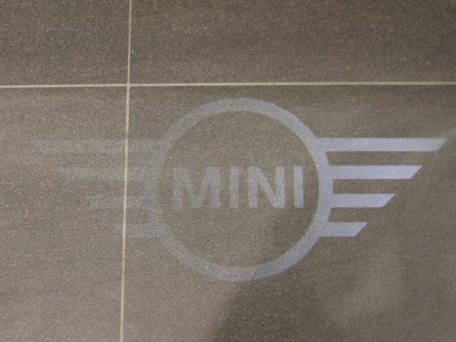 ＭＩＮＩ カントリーマンＥ　クラシック・トリム　デモカー／ＣＬＡＳＳＩＣ／認定中古車／ディーラー／シートヒーター／Ｈａｒｍａｎ　Ｋａｒｄｏｎ／ステアリングヒーター／ＬＥＤ－ヘッドライト／ハイビームアシスタント／Ｃｌａｓｓｉｃ　Ｔｒｉｍ／正規ディーラ（56枚目）