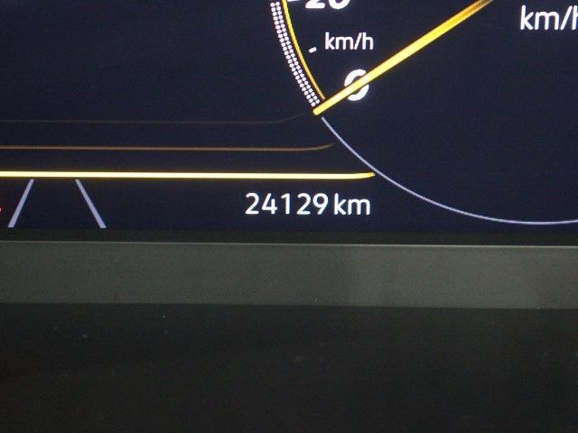 ティグアン TSI Rライン レーンキープ トラベルアシスト オートヘッドライト カープレイ ドライビングプロファイル機能 レザーシート 電動シート(22枚目)