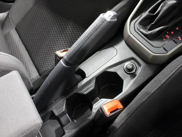 ポロ TSIコンフォートラインリミテッド LEDヘッドライト クルーズコントロール ナビ付 アップルカープレー対応 バックカメラ コーナーセンサー 駐車支援システム 非接触充電 ドライブレコーダー ETC(34枚目)