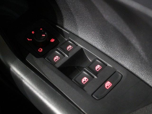 ポロ TSIコンフォートラインリミテッド LEDヘッドライト クルーズコントロール ナビ付 アップルカープレー対応 バックカメラ コーナーセンサー 駐車支援システム 非接触充電 ドライブレコーダー ETC(40枚目)