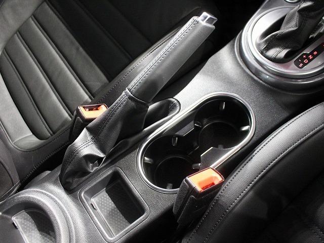 ザ・ビートル 2.0Rラインマイスター サンルーフ レザーシート シートヒーター ナビゲーション バックカメラ オートエアコン オートライト ETC車載器 Bluetooth CDプレーヤー 純正アルミホイール(34枚目)