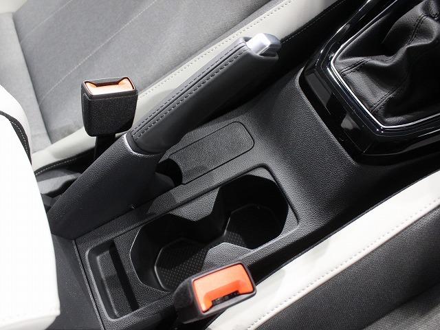 Ｔ－クロス ＴＳＩ　スタイル　デザインパッケージ　衝突被害軽減ブレーキ　トラベルアシスト　クルーズコントロール　バックカメラ　オートエアコン　カープレー対応　ナビゲーション　デジタルメーター　オートライト（34枚目）
