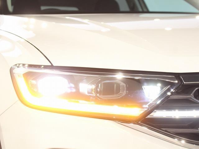 Ｔ－ロック ＴＳＩ　スタイル　マトリックスヘッドライト　トラベルアシスト　オートエアコン　オートマチックテールゲート　オートワイパー　オートライト　レーンチェンジワーニング　カープレー対応（9枚目）