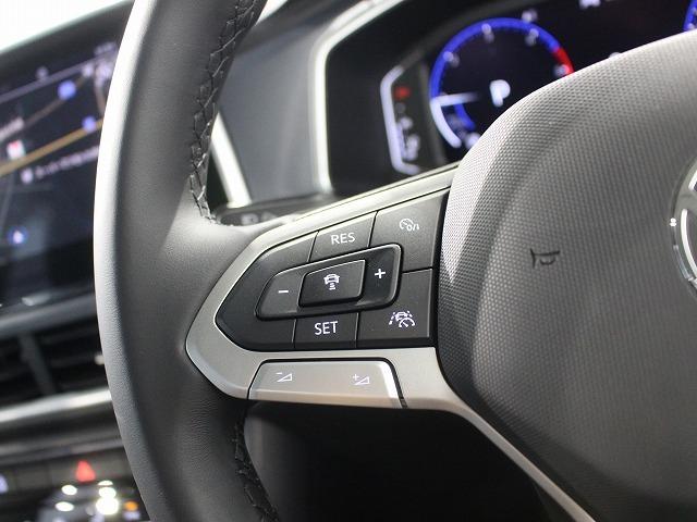 Ｔ－ロック ＴＳＩ　スタイル　マトリックスヘッドライト　トラベルアシスト　オートエアコン　オートマチックテールゲート　オートワイパー　オートライト　レーンチェンジワーニング　カープレー対応（25枚目）