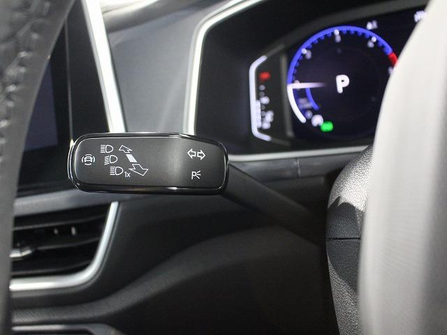 Ｔ－ロック ＴＳＩ　スタイル　マトリックスヘッドライト　トラベルアシスト　オートエアコン　オートマチックテールゲート　オートワイパー　オートライト　レーンチェンジワーニング　カープレー対応（27枚目）