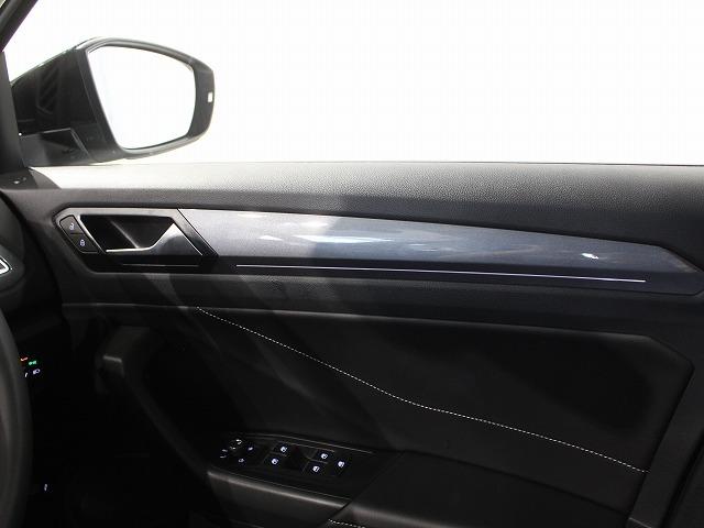 Ｔ－ロック ＴＳＩ　スタイル　マトリックスヘッドライト　トラベルアシスト　オートエアコン　オートマチックテールゲート　オートワイパー　オートライト　レーンチェンジワーニング　カープレー対応（28枚目）