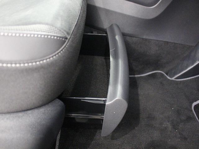 Ｔ－ロック ＴＳＩ　スタイル　マトリックスヘッドライト　トラベルアシスト　オートエアコン　オートマチックテールゲート　オートワイパー　オートライト　レーンチェンジワーニング　カープレー対応（37枚目）