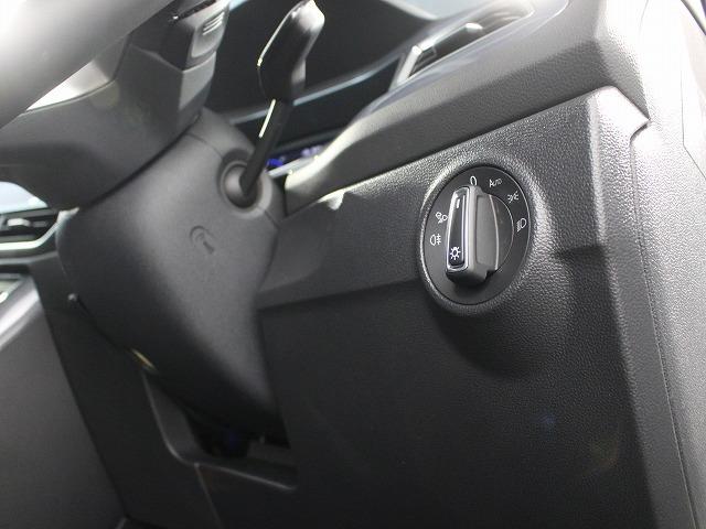 Ｔ－ロック ＴＳＩ　スタイル　マトリックスヘッドライト　トラベルアシスト　オートエアコン　オートマチックテールゲート　オートワイパー　オートライト　レーンチェンジワーニング　カープレー対応（38枚目）