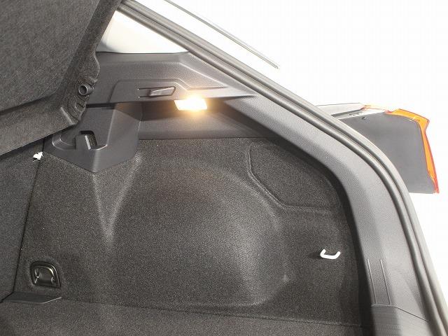 Ｔ－ロック ＴＳＩ　スタイル　マトリックスヘッドライト　トラベルアシスト　オートエアコン　オートマチックテールゲート　オートワイパー　オートライト　レーンチェンジワーニング　カープレー対応（61枚目）