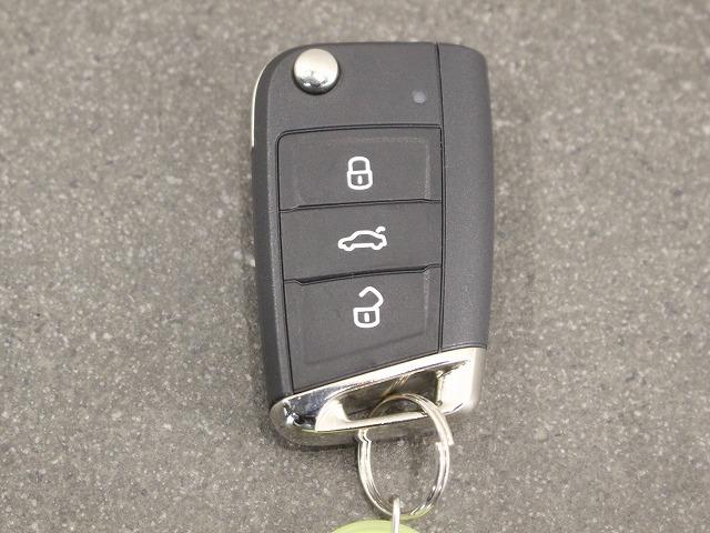 Ｔ－ロック ＴＳＩ　スタイル　マトリックスヘッドライト　トラベルアシスト　オートエアコン　オートマチックテールゲート　オートワイパー　オートライト　レーンチェンジワーニング　カープレー対応（65枚目）