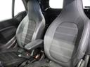座席には本革シートが施されており高級感のある車内をお楽しみいただけます。