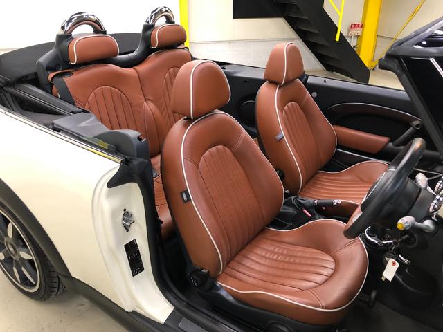 ＭＩＮＩ クーパーＳ　コンバーチブル　サイドウォーク　第一世代最終モデル特別仕様車　当社コレクション車両　６速マニュアルＭＴ　クロノメーター　モルトブラウンレザーシート　シートヒーター　電動オープン　ＣＤ／ＡＵＸ入力／ラジオ　ＥＴＣ　ＨＩＤ　グー鑑定付き（4枚目）