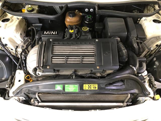 ＭＩＮＩ クーパーＳ　コンバーチブル　サイドウォーク　第一世代最終モデル特別仕様車　当社コレクション車両　６速マニュアルＭＴ　クロノメーター　モルトブラウンレザーシート　シートヒーター　電動オープン　ＣＤ／ＡＵＸ入力／ラジオ　ＥＴＣ　ＨＩＤ　グー鑑定付き（6枚目）