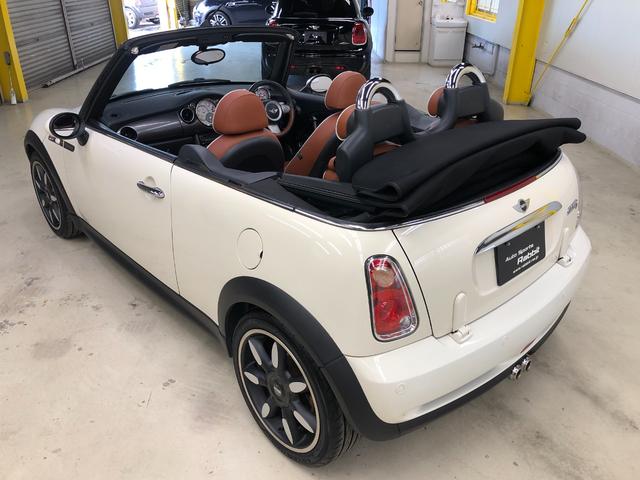 ＭＩＮＩ クーパーＳ　コンバーチブル　サイドウォーク　第一世代最終モデル特別仕様車　当社コレクション車両　６速マニュアルＭＴ　クロノメーター　モルトブラウンレザーシート　シートヒーター　電動オープン　ＣＤ／ＡＵＸ入力／ラジオ　ＥＴＣ　ＨＩＤ　グー鑑定付き（12枚目）