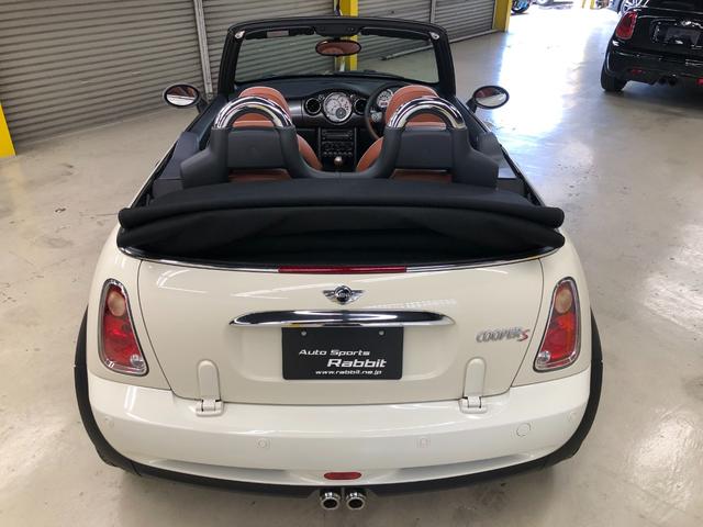 ＭＩＮＩ クーパーＳ　コンバーチブル　サイドウォーク　第一世代最終モデル特別仕様車　当社コレクション車両　６速マニュアルＭＴ　クロノメーター　モルトブラウンレザーシート　シートヒーター　電動オープン　ＣＤ／ＡＵＸ入力／ラジオ　ＥＴＣ　ＨＩＤ　グー鑑定付き（13枚目）