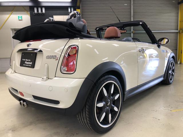 ＭＩＮＩ クーパーＳ　コンバーチブル　サイドウォーク　第一世代最終モデル特別仕様車　当社コレクション車両　６速マニュアルＭＴ　クロノメーター　モルトブラウンレザーシート　シートヒーター　電動オープン　ＣＤ／ＡＵＸ入力／ラジオ　ＥＴＣ　ＨＩＤ　グー鑑定付き（14枚目）