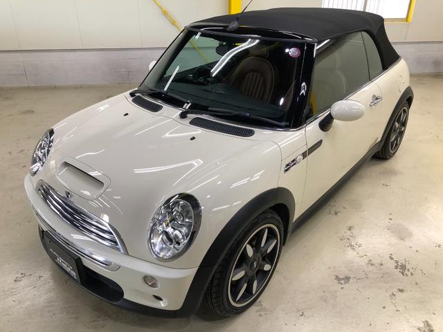 ＭＩＮＩ クーパーＳ　コンバーチブル　サイドウォーク　第一世代最終モデル特別仕様車　当社コレクション車両　６速マニュアルＭＴ　クロノメーター　モルトブラウンレザーシート　シートヒーター　電動オープン　ＣＤ／ＡＵＸ入力／ラジオ　ＥＴＣ　ＨＩＤ　グー鑑定付き（23枚目）